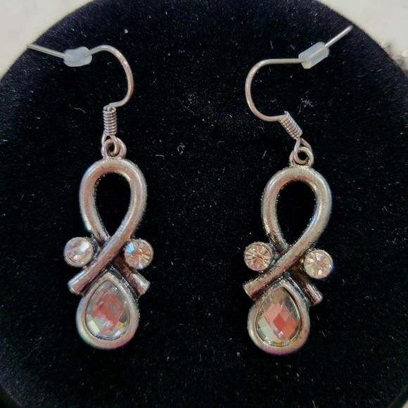 ✨ NWOT Silver-Tone Rhinestone Jewelry Set | Necklace & Earrings - Picture 3 of 4